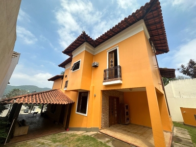 Casa em Serra Grande, Niterói/RJ de 364m² 4 quartos à venda por R$ 1.599.000,00