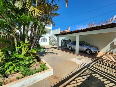 Casa em Taguatinga Norte (Taguatinga), Brasília/DF de 310m² 3 quartos à venda por R$ 699.000,00