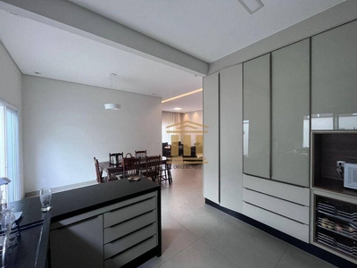 Casa em Urbanova, São José dos Campos/SP de 200m² 5 quartos para locação R$ 8.500,00/mes