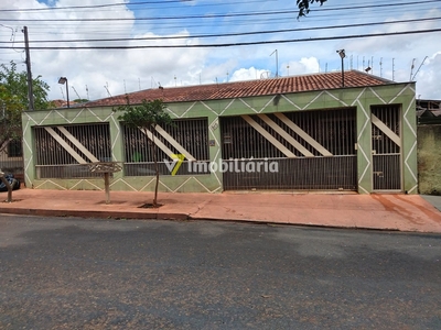 Casa em Vila Goes, Londrina/PR de 425m² 6 quartos à venda por R$ 748.000,00