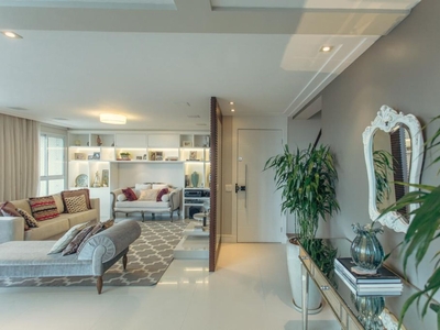 Apartamento à venda em Campo Belo com 225 m², 3 quartos, 3 suítes, 3 vagas