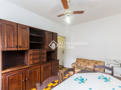 Apto Centro | 1 Quartos | 37 M² | Cond: R$352.0 | 0 Vagas