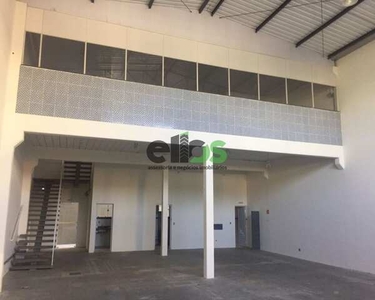 Galpão com 300m² construídos, dentro de loteamento comercial fechado para locação por R$7