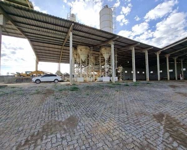 Galpão PRONTO com 12 docas, pé dir. 7 mts, para locação com 3200m² de área construída, pá