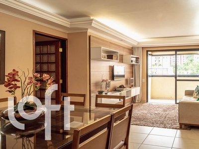Apartamento à venda por R$ 750.000