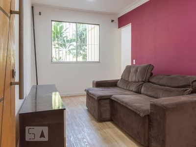 APARTAMENTO no 1º andar com 2 dormitórios e 1 garagem