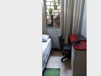 Quarto individual para estudante em apartamento tipo casa