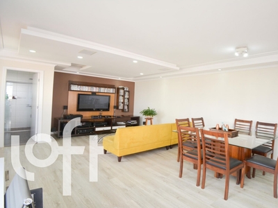 Apartamento à venda em Vila Augusta com 230 m², 4 quartos, 2 suítes, 3 vagas
