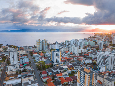 Apartamento em Barreiros, São José/SC de 75m² 2 quartos à venda por R$ 424.040,00