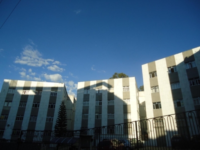 Apartamento em São Mateus, Juiz de Fora/MG de 56m² 2 quartos para locação R$ 700,00/mes