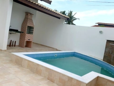 Casa com piscina a 600 metros do mar, no bairro Cibratel II