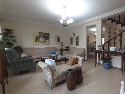 Casa em Arco Íris, Londrina/PR de 385m² 4 quartos à venda por R$ 1.799.000,00