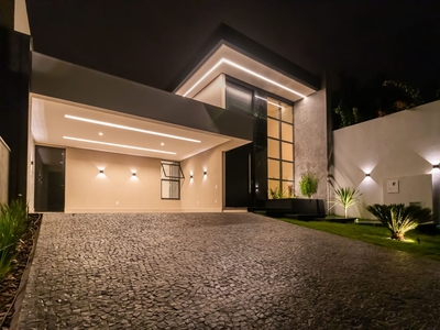 Casa em Asa Norte, Brasília/DF de 320m² 4 quartos à venda por R$ 1.649.000,00