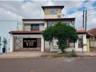 Casa em Bandeirantes, Londrina/PR de 350m² 4 quartos à venda por R$ 599.000,00