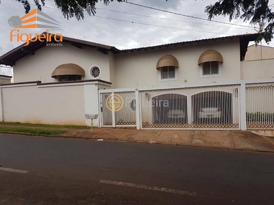 Casa em Bela Vista, Barretos/SP de 366m² 3 quartos à venda por R$ 1.099.000,00