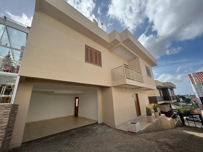 Casa em Camaquã, Porto Alegre/RS de 181m² 3 quartos à venda por R$ 629.000,00