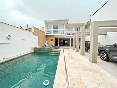 Casa em Camboinhas, Niterói/RJ de 300m² 5 quartos à venda por R$ 3.299.000,00