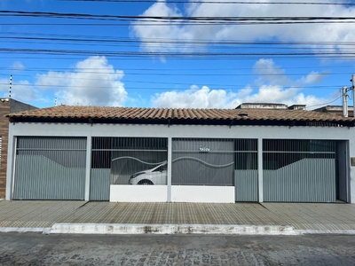 Casa em Candelária, Natal/RN de 211m² 3 quartos à venda por R$ 349.000,00