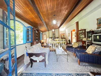 Casa em Cascatinha, Nova Friburgo/RJ de 125m² 3 quartos à venda por R$ 699.000,00