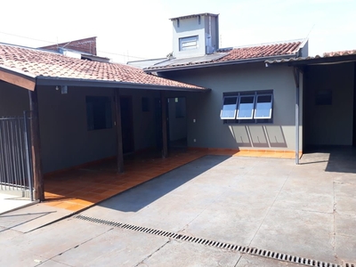 Casa em Centro, Londrina/PR de 85m² 2 quartos para locação R$ 1.340,00/mes