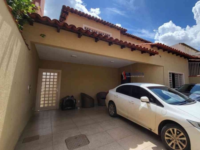 Casa em Condomínio com 5 quartos à venda no bairro Guará II, 200m²
