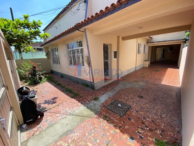 Casa em Curicica, Rio de Janeiro/RJ de 228m² 4 quartos à venda por R$ 649.000,00