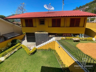 Casa em Iucas, Teresópolis/RJ de 250m² 5 quartos à venda por R$ 979.000,00