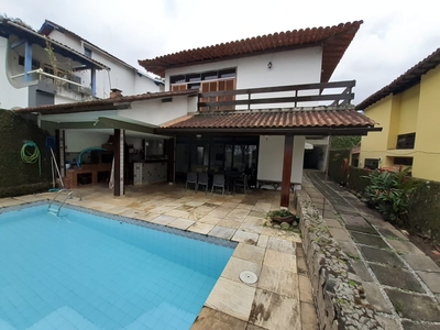 Casa em Jacarepaguá, Rio de Janeiro/RJ de 300m² 5 quartos à venda por R$ 699.000,00