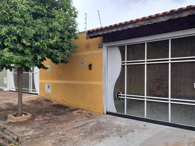 Casa em Jardim Itamarati, Botucatu/SP de 180m² 2 quartos para locação R$ 1.450,00/mes