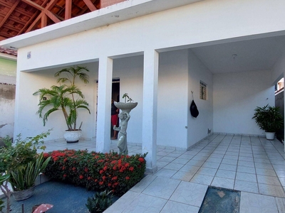 Casa em Liberdade, Patos/PB de 200m² 3 quartos à venda por R$ 379.000,00