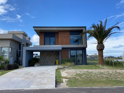 Casa em Local, Capão Da Canoa/RS de 260m² 3 quartos à venda por R$ 3.299.000,00