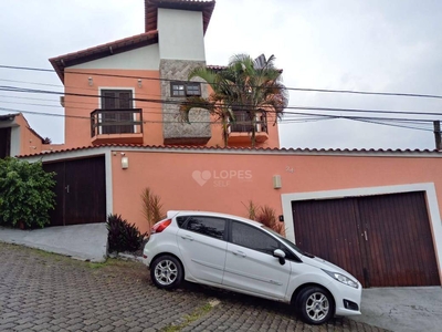 Casa em Maria Paula, São Gonçalo/RJ de 250m² 4 quartos à venda por R$ 499.000,00