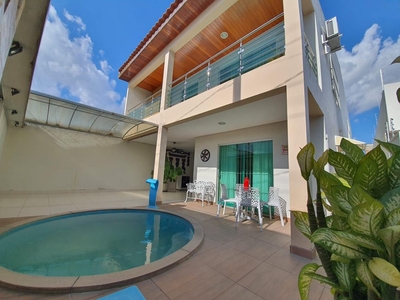 Casa em Maurício de Nassau, Caruaru/PE de 320m² 4 quartos à venda por R$ 739.000,00