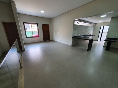 Casa em Monte Belo, Londrina/PR de 168m² 3 quartos à venda por R$ 914.000,00