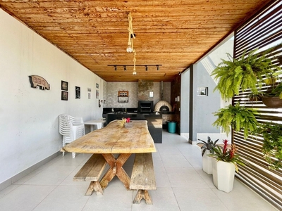 Casa em Nova Guarapari, Guarapari/ES de 374m² 4 quartos à venda por R$ 979.000,00