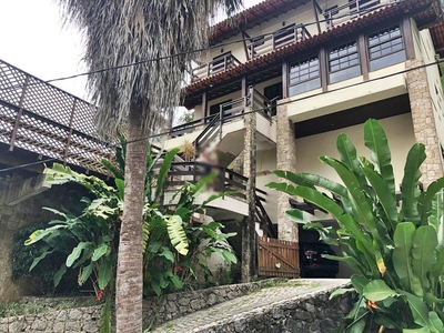 Casa em Pendotiba, Niterói/RJ de 355m² 4 quartos à venda por R$ 759.000,00