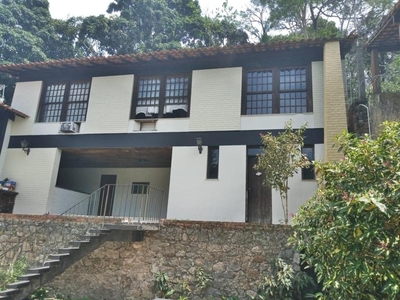 Casa em Pendotiba, Niterói/RJ de 400m² 4 quartos à venda por R$ 974.000,00