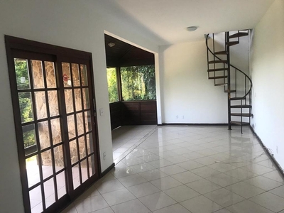 Casa em Piratininga, Niterói/RJ de 200m² 4 quartos à venda por R$ 979.000,00