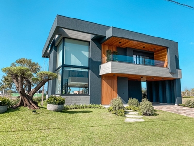 Casa em Praia De Arroio Teixeira, Capão Da Canoa/RS de 318m² 4 quartos à venda por R$ 3.249.000,00