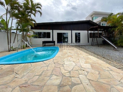 Casa em Praia do Estaleirinho, Balneário Camboriú/SC de 500m² 3 quartos à venda por R$ 2.199.000,00