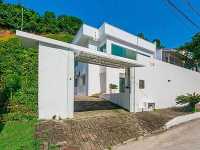 Casa em Praia dos Amores, Balneário Camboriú/SC de 437m² 4 quartos à venda por R$ 3.299.000,00