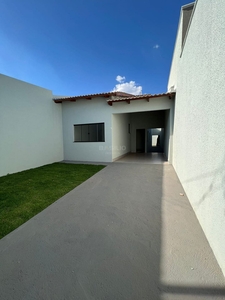 Casa em Residencial Village Garavelo, Aparecida de Goiânia/GO de 106m² 3 quartos à venda por R$ 304.000,00