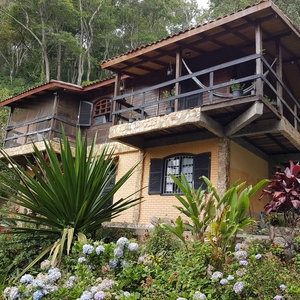 Casa em Samambaia, Petrópolis/RJ de 250m² 4 quartos à venda por R$ 1.349.000,00 ou para locação R$ 5.000,00/mes