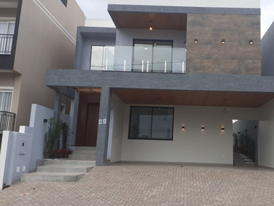 Casa em Santa Cruz, Cascavel/PR de 175m² 3 quartos à venda por R$ 979.000,00