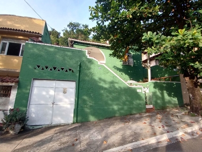 Casa em Santa Rosa, Niterói/RJ de 100m² 3 quartos à venda por R$ 349.000,00