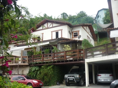 Casa em Santa Rosa, Niterói/RJ de 130m² 4 quartos à venda por R$ 989.000,00