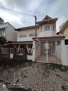 Casa em Santa Rosa, Niterói/RJ de 150m² 4 quartos à venda por R$ 989.000,00 ou para locação R$ 6.000,00/mes