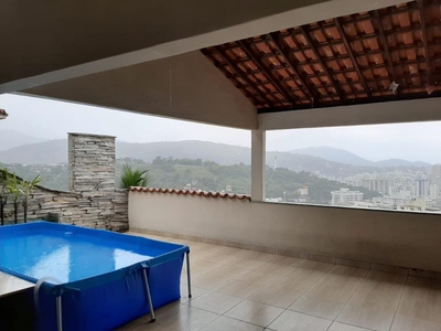 Casa em Santa Rosa, Niterói/RJ de 212m² 4 quartos à venda por R$ 689.000,00