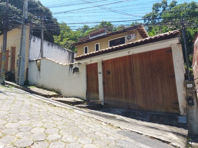 Casa em Santa Rosa, Niterói/RJ de 300m² 3 quartos à venda por R$ 879.000,00