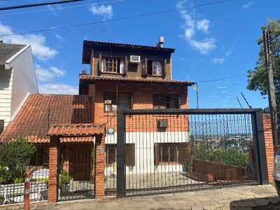 Casa em Teresópolis, Porto Alegre/RS de 280m² 5 quartos à venda por R$ 779.000,00